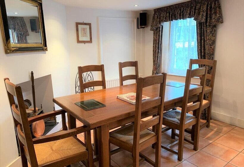 فندق Warren Lodge