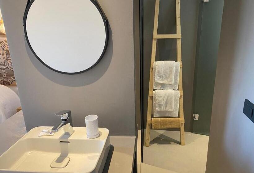 Helios Beach Hotel & Bungalows