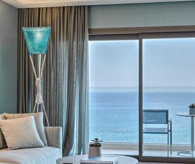هتل Amada Colossos Resort