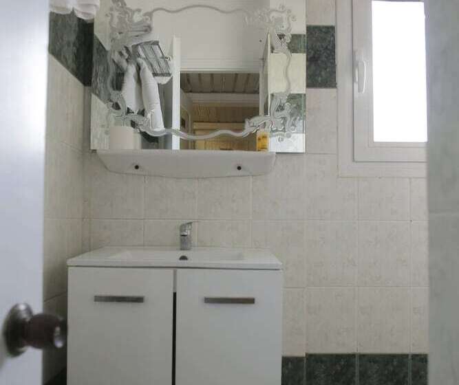 فندق Anesi
