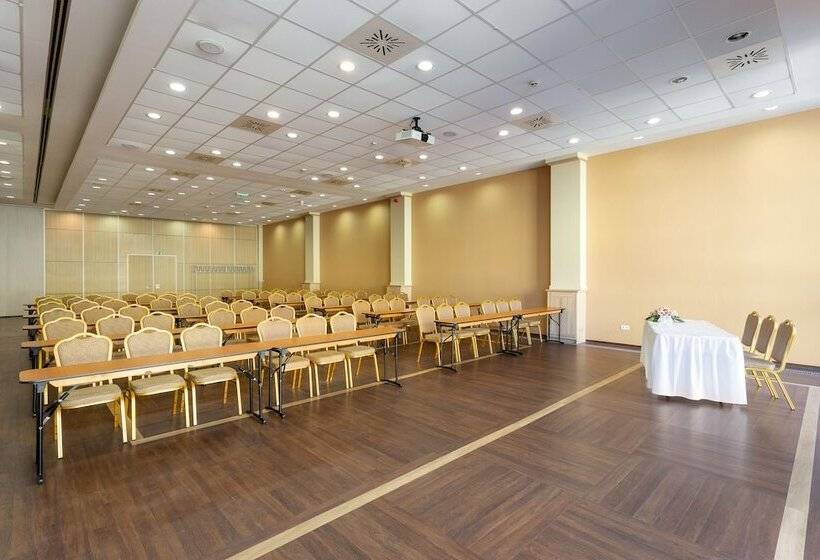 ホテル Eger & Park