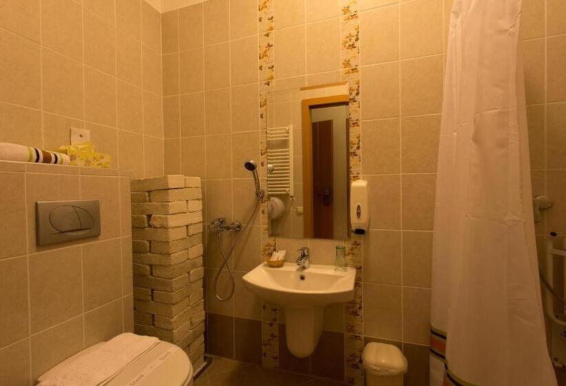 Отель Körös Panzió és étterem