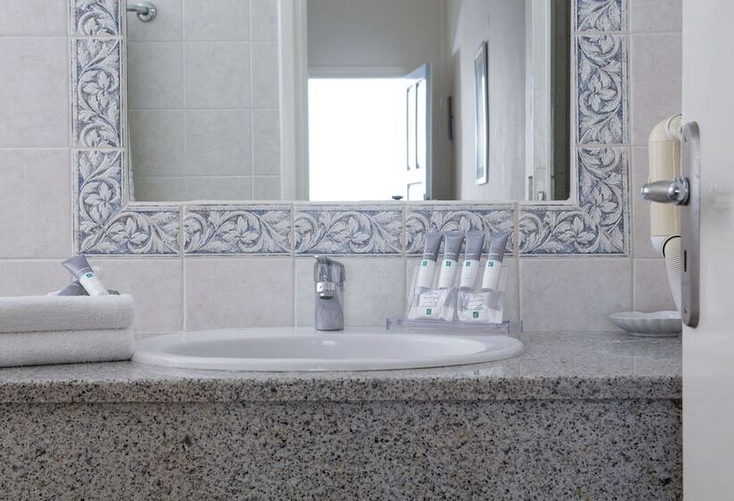 هتل Manoula S Beach Mykonos Resort
