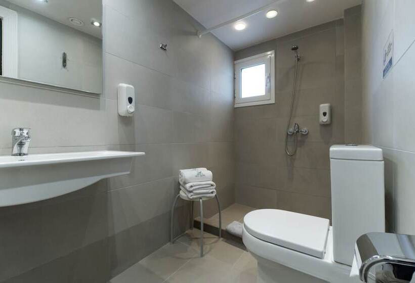 בית מלון כפרי Piraeus City