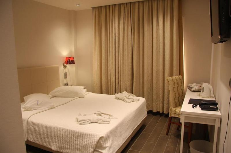 בית מלון כפרי Piraeus City