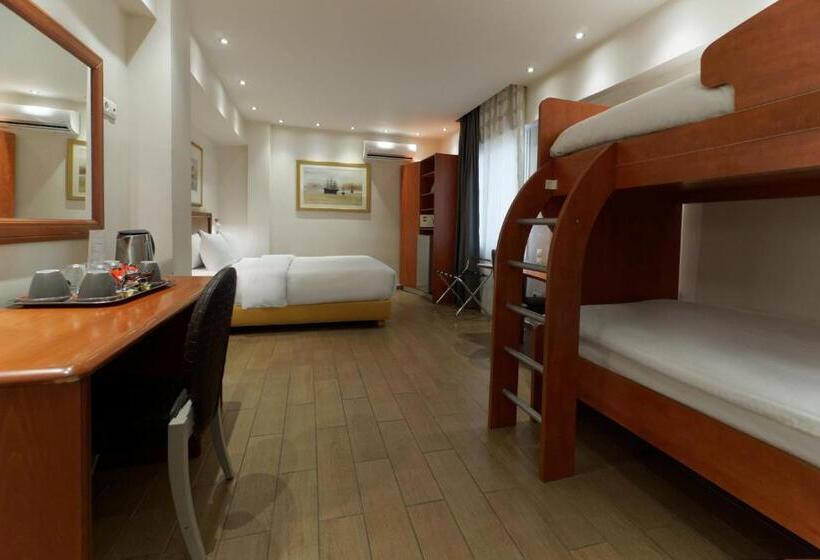 בית מלון כפרי Piraeus City