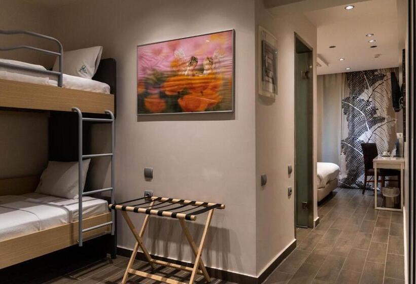 בית מלון כפרי Piraeus City