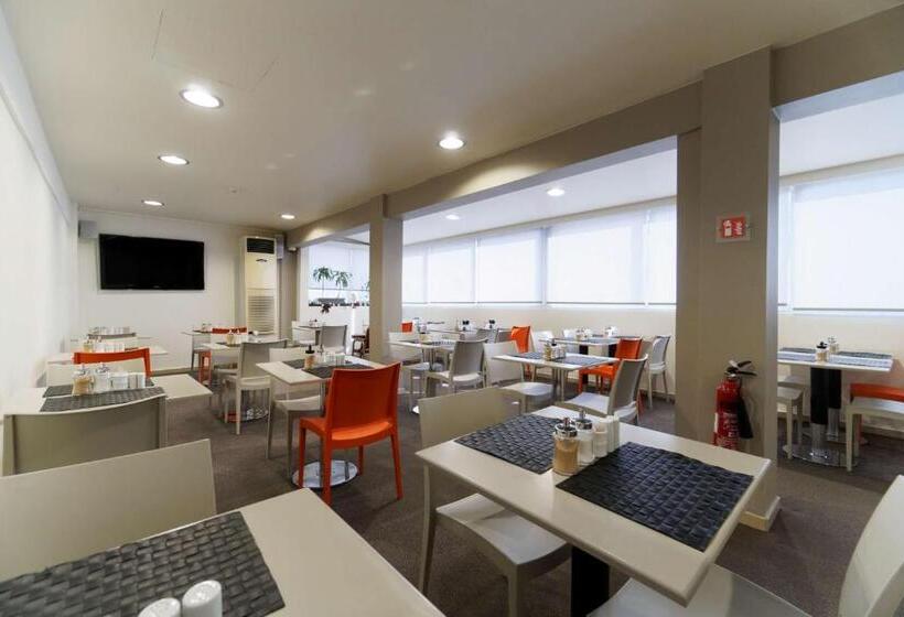 בית מלון כפרי Piraeus City