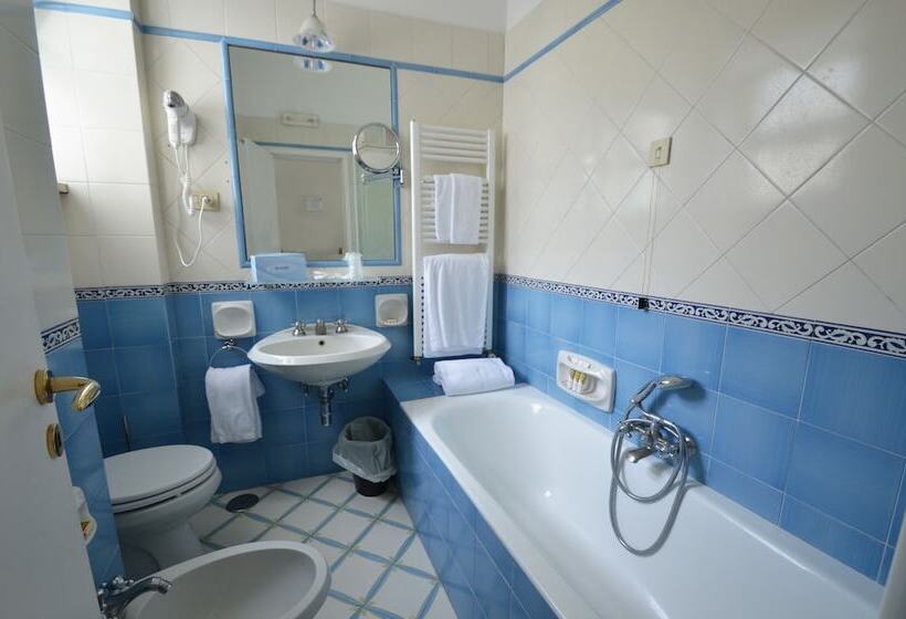 هتل Albergo Gatto Bianco