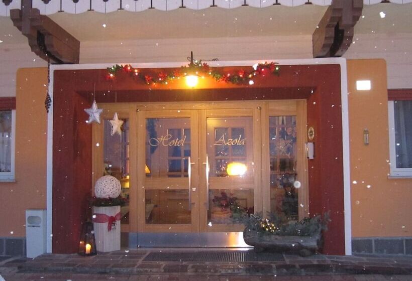 هتل Azola