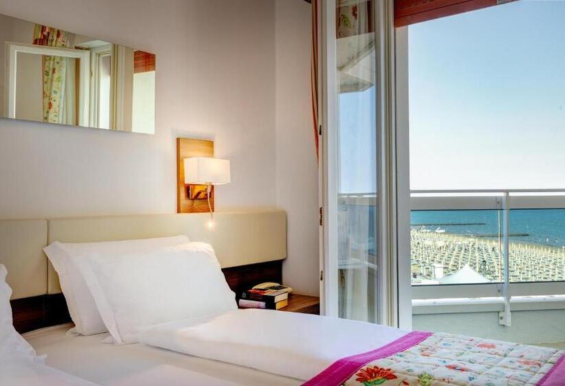 هتل Cavalieri Palace