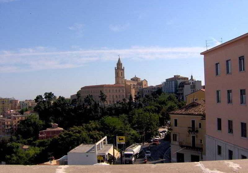 ホテル Grande Albergo Abruzzo