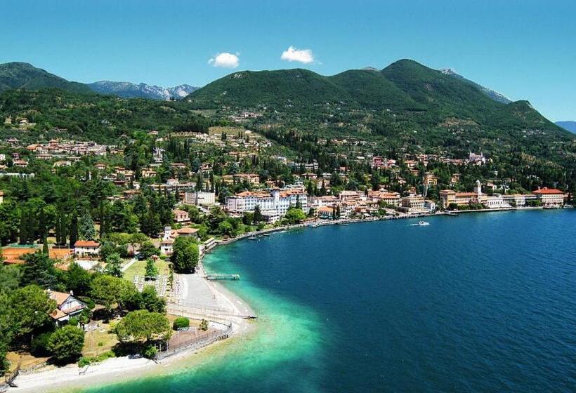 هتل Monte Baldo E Villa Acquarone