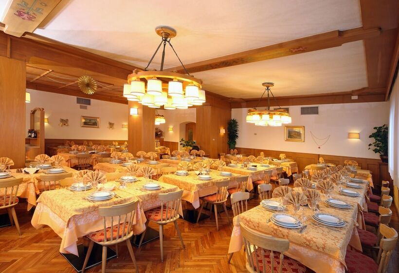 هتل Pinzolodolomiti