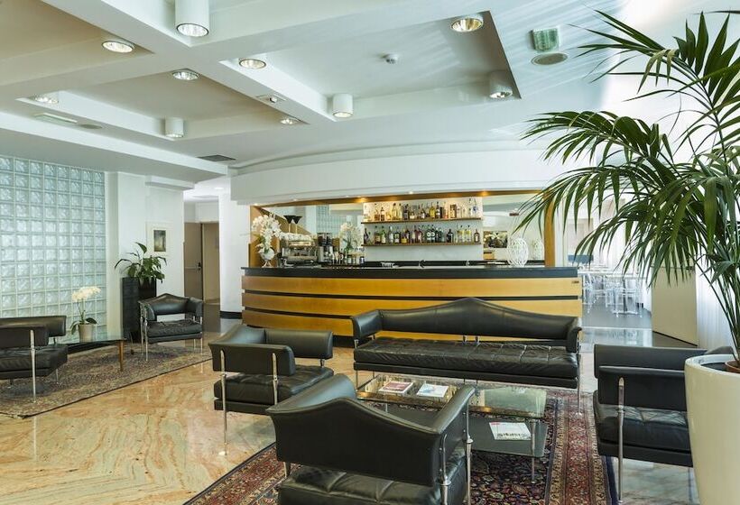 هتل Astoria Suite