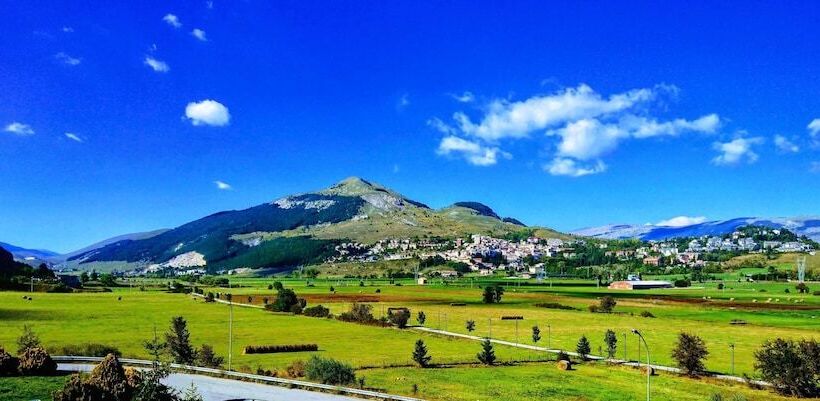 فندق Holidays