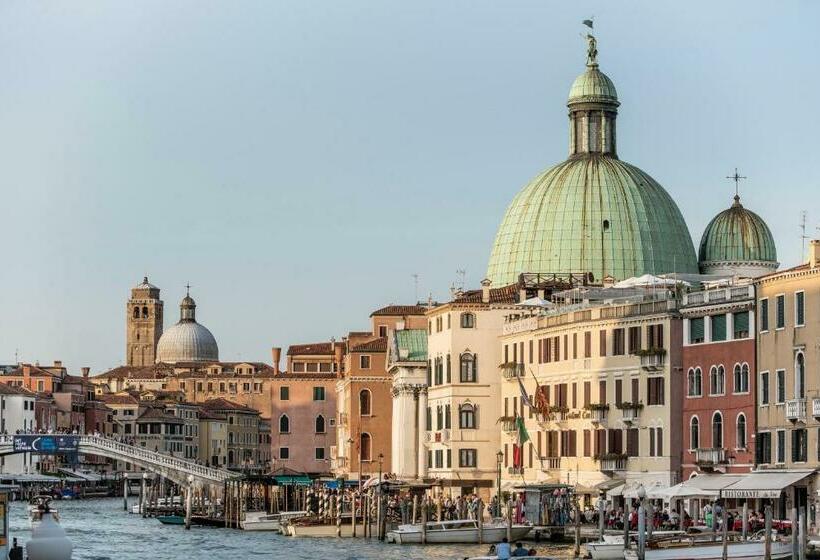 هتل Carlton on The Grand Canal