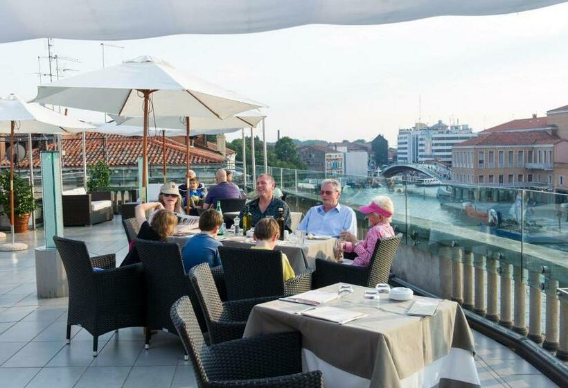 هتل Carlton on The Grand Canal