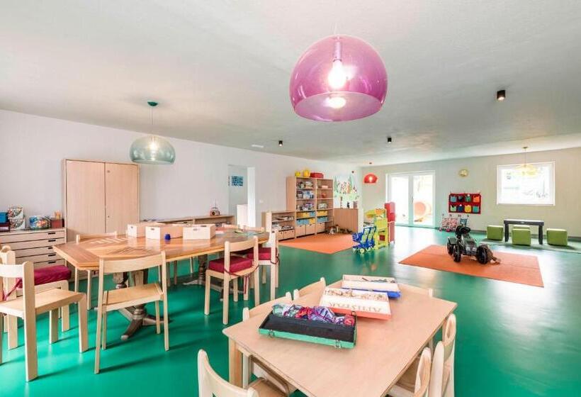 ホテル Stroblhof Active Family Spa Resort