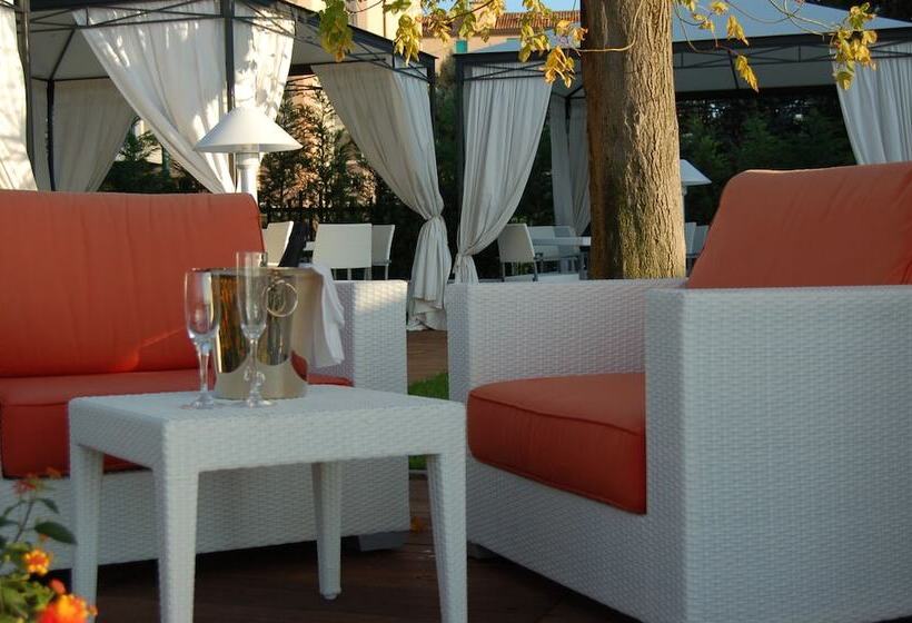 هتل Villa Laguna