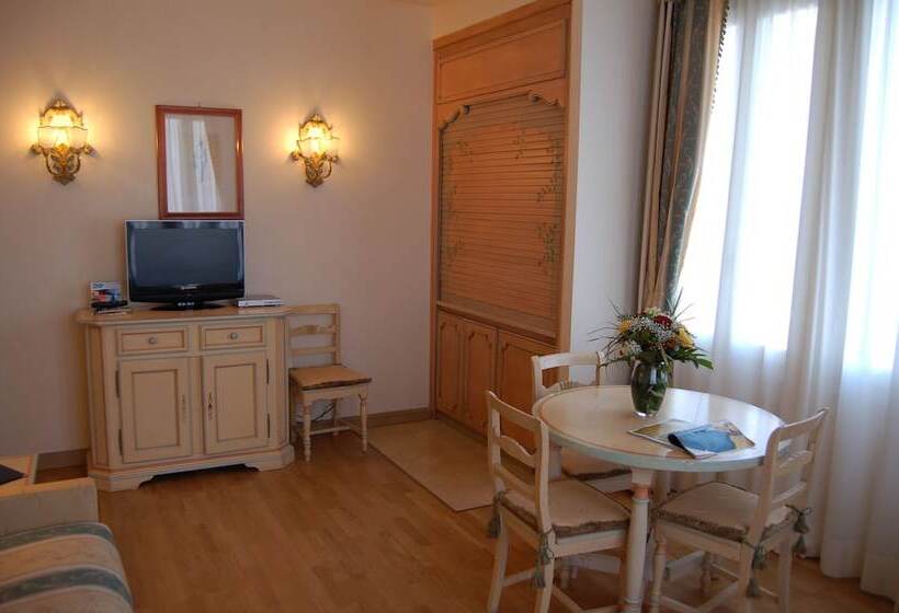 هتل Villa Laguna
