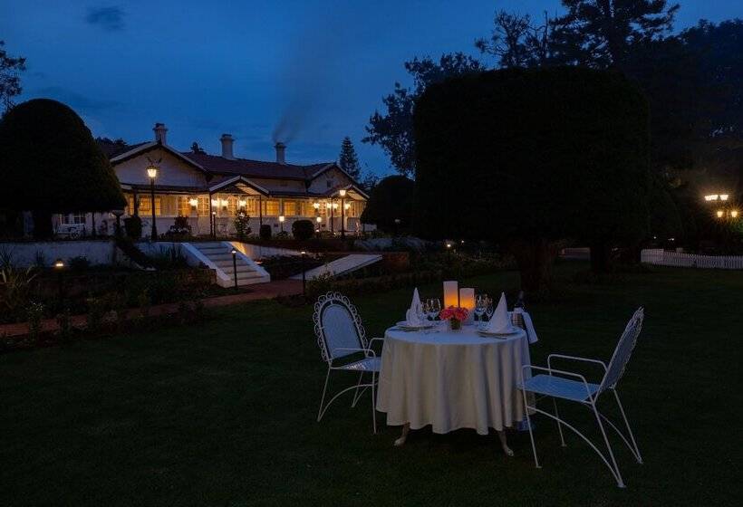 هتل Savoy  Ihcl Seleqtions