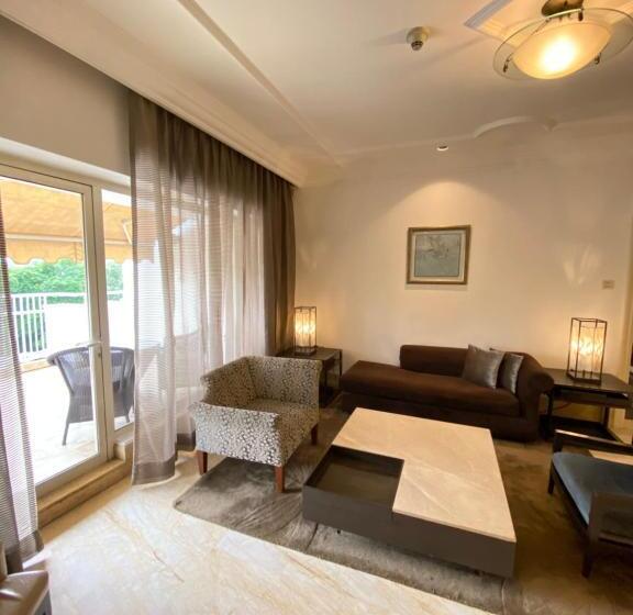 בית מלון כפרי The Claridges New Delhi