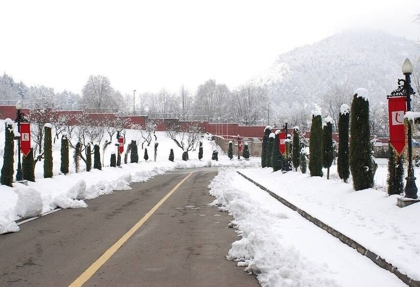 בית מלון כפרי The Lalit Grand Palace Srinagar