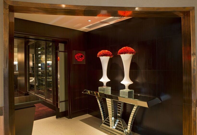 Отель The Leela Mumbai