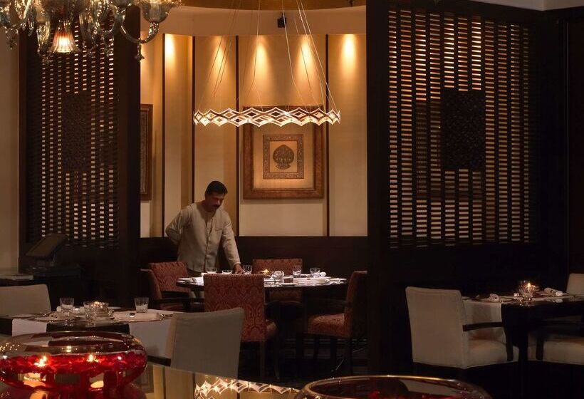 Отель The Leela Mumbai