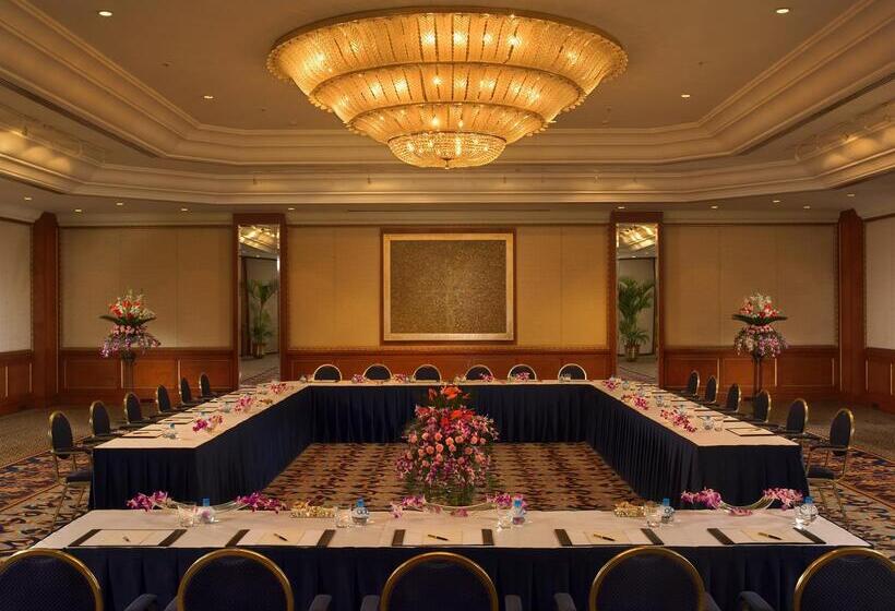 Отель The Leela Mumbai