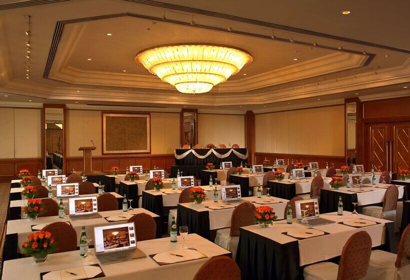 Отель The Leela Mumbai