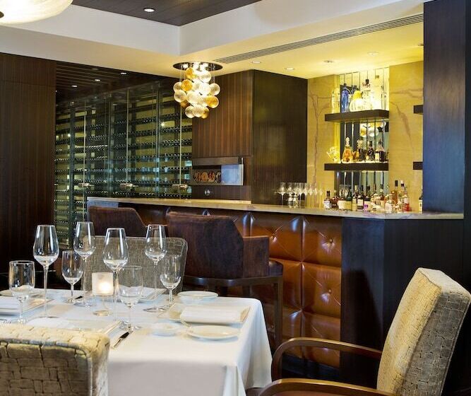 Отель The Leela Mumbai