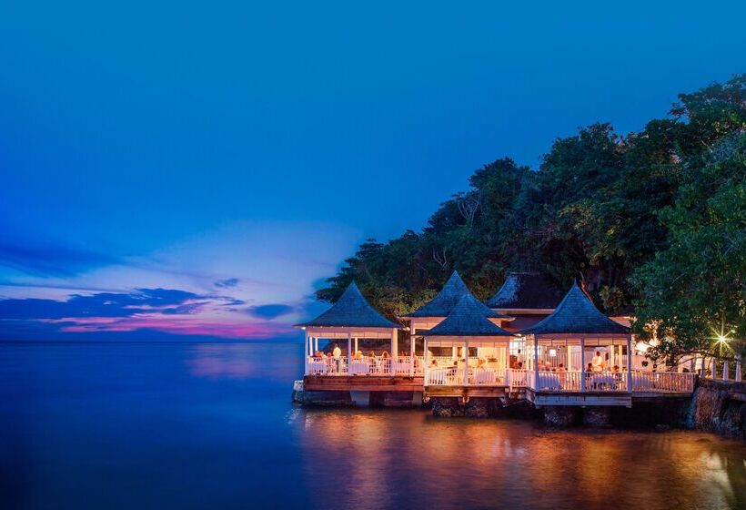 هتل Couples Tower Isle