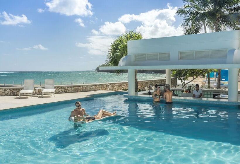 هتل Couples Tower Isle