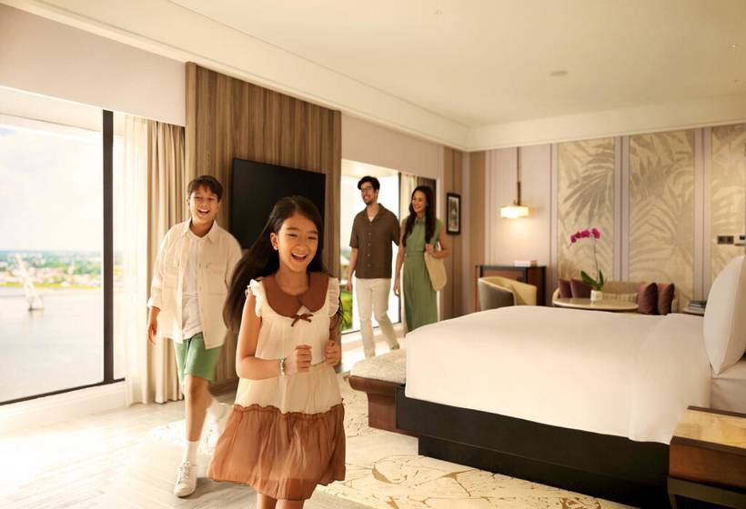 هتل Hilton Kuching