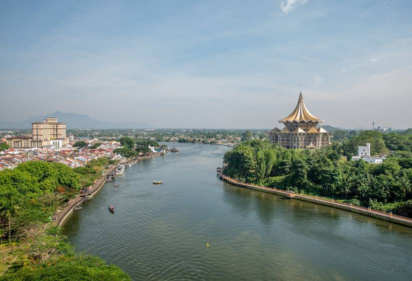 هتل Hilton Kuching