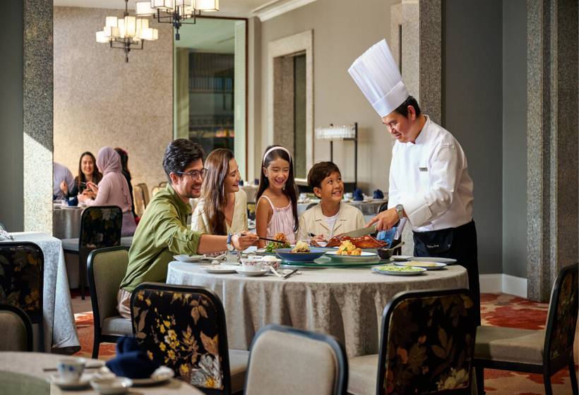 هتل Hilton Kuching