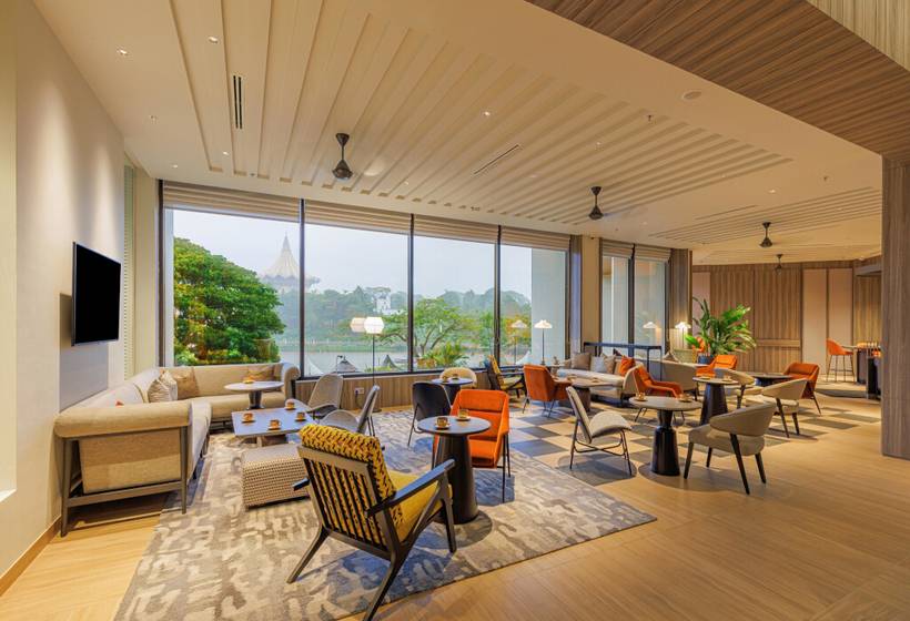 هتل Hilton Kuching