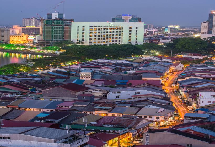 هتل Hilton Kuching