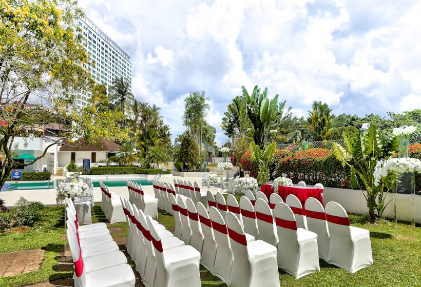 هتل Hilton Kuching