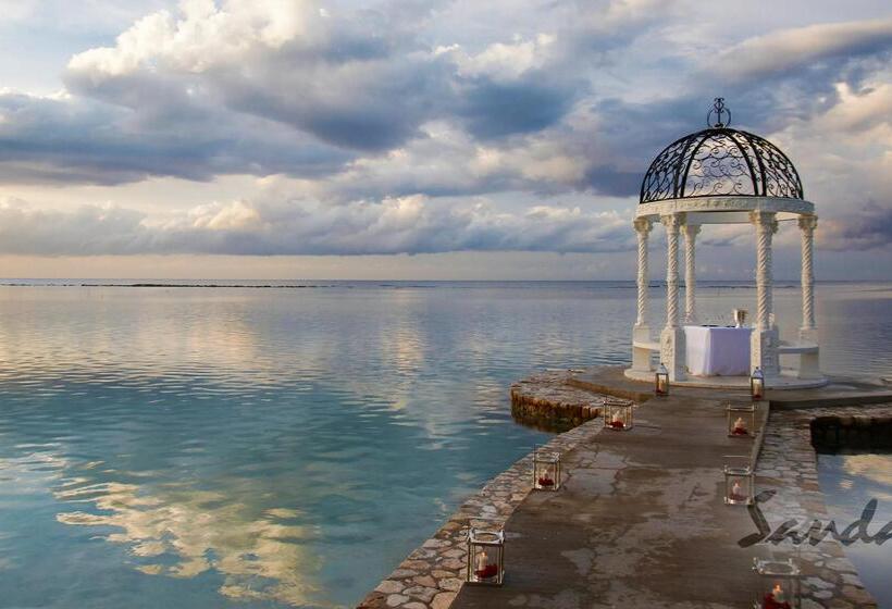 هتل Sandals Royal Caribbean   All Inclusive Couples Only