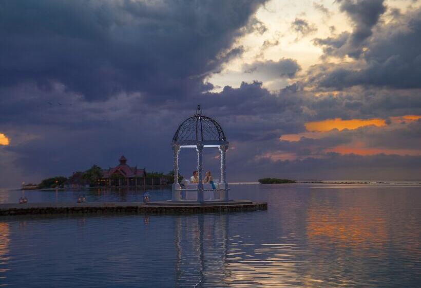 هتل Sandals Royal Caribbean   All Inclusive Couples Only