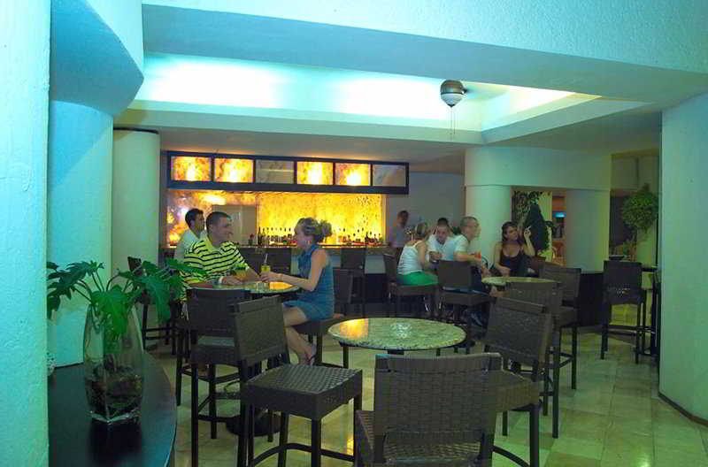 هتل Aquamarina Beach Resort