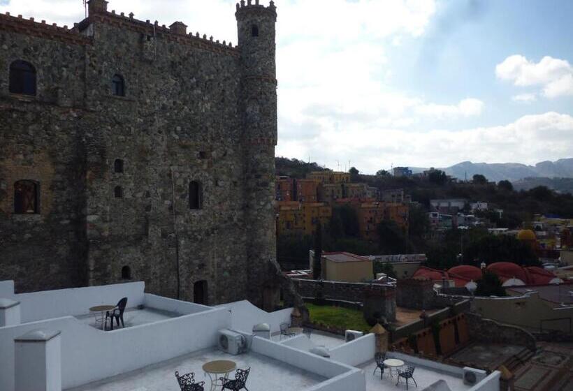 هتل Castillo De Santa Cecilia