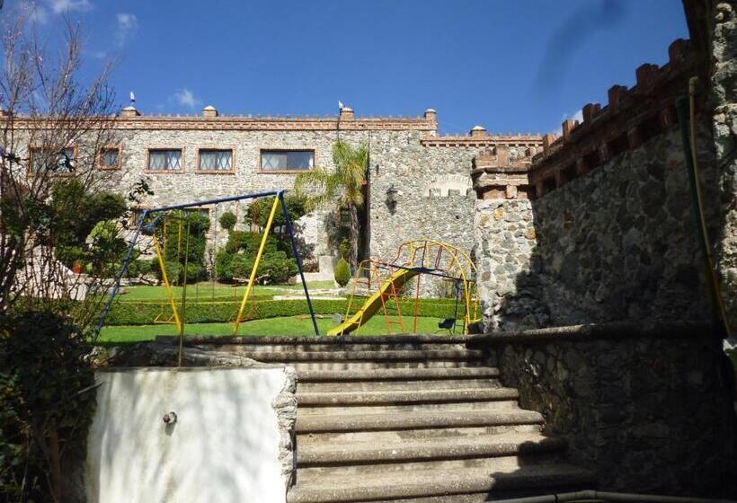 هتل Castillo De Santa Cecilia
