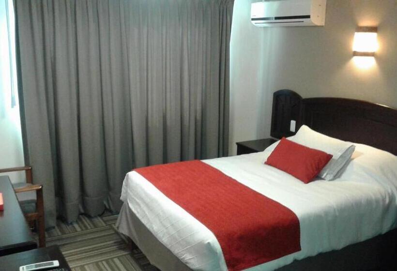 هتل Ramada Plaza By Wyndham Leon