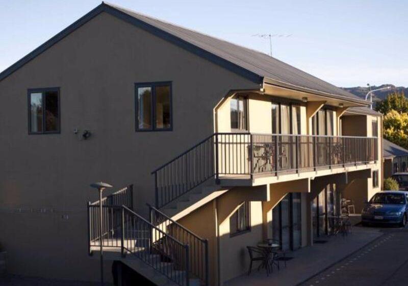 Avenue Motel