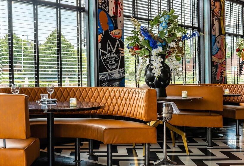 Apollo Hotel Amsterdam, A Tribute Portfolio