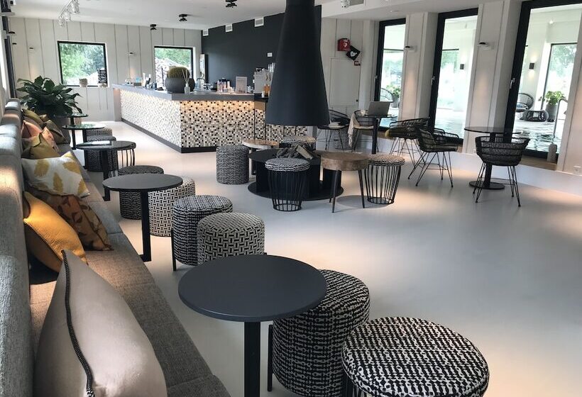 Отель Van Der Valk De Gouden Leeuw